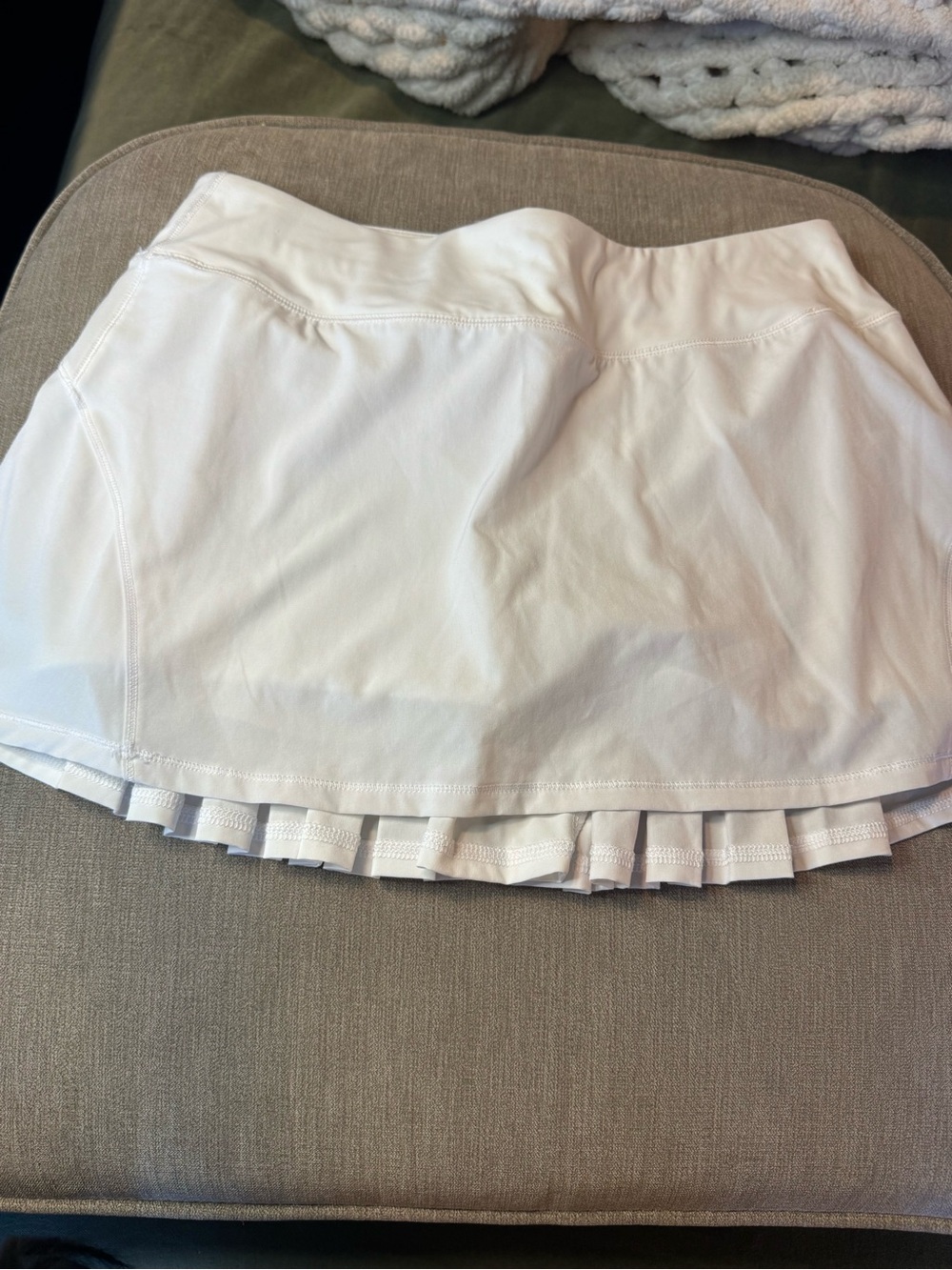 New. Crazy yoga Tennis Skirt with Pleated Hem size small